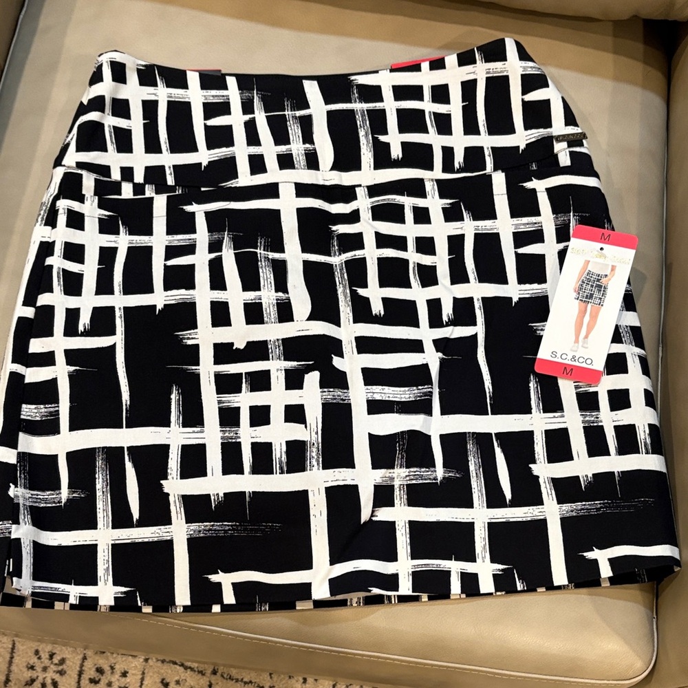 S.C.A.C.O. Women's Black and White Mini Skirt